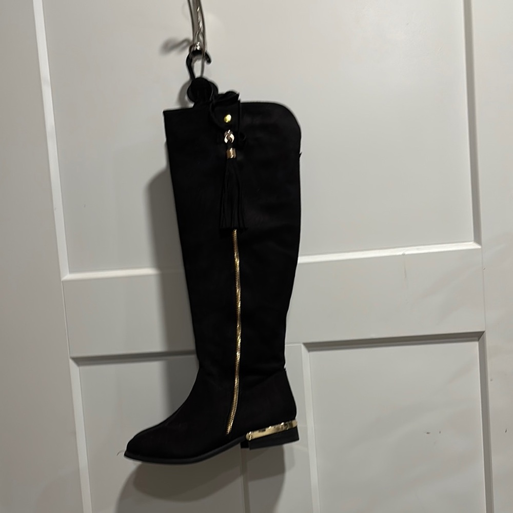 Elegant Black Knee-High Boots